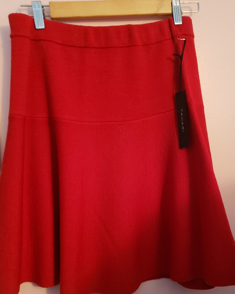 TAHARI WOOL SKIRT